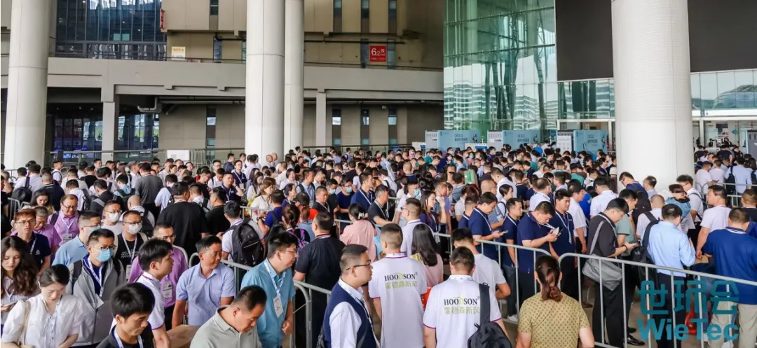 The image shows crowds gathered at the water expo in Shanghai called Watertech.