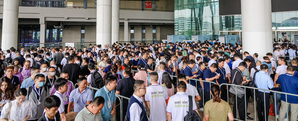 Crowd of professionals gathered at WATERTECH CHINA, showcasing the event's high attendance and industry engagement.