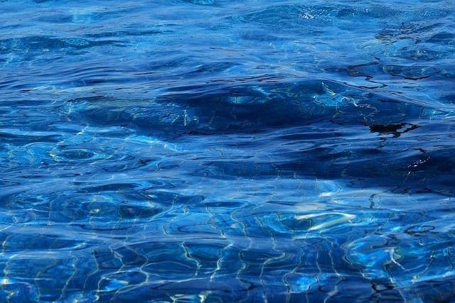 Close-up of water droplets collected from the air, showcasing the efficiency of Janus crystals in water harvesting.